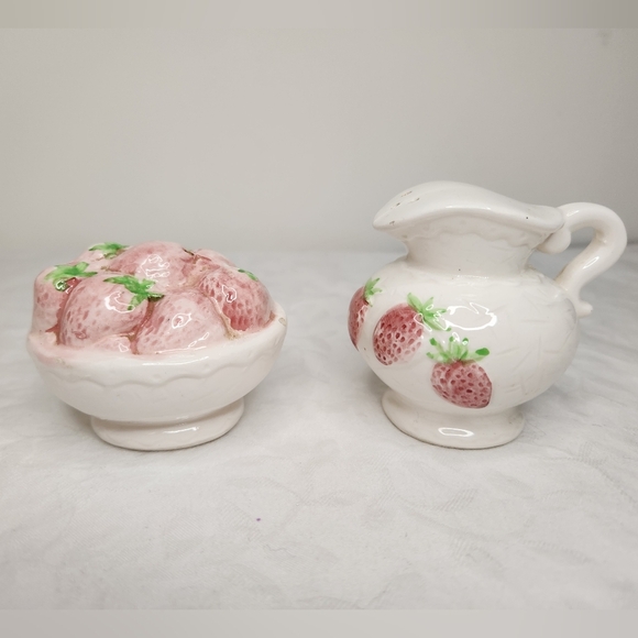 Strawberry Ceramic Salt and Pepper Shakers - Picture 2 of 10